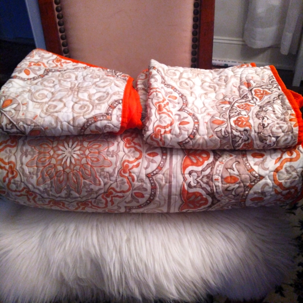 Bedspread with pillow shams